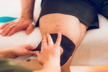 imgi 48 kinesio taping for knee pain 684 360x240 1